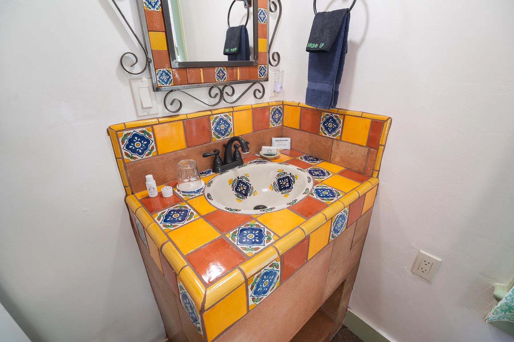 cottage-1-room-12-bathroom-1