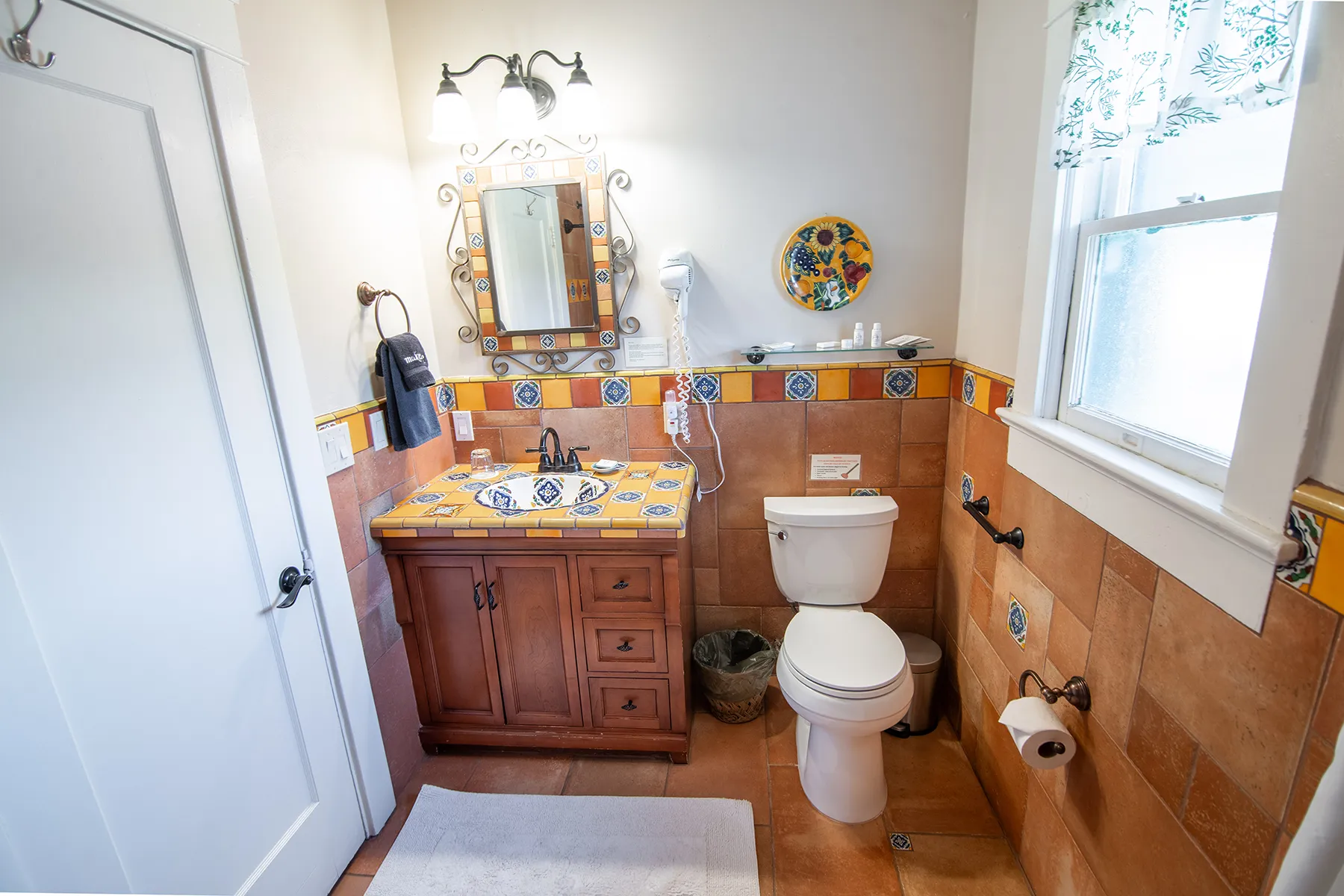 cottage-1-room-12-bathroom-2