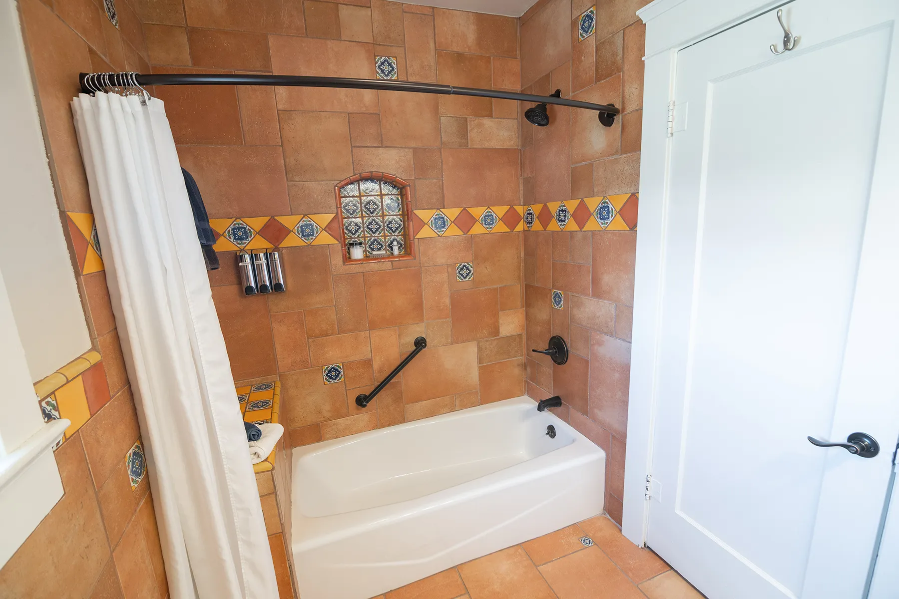 cottage-1-room-12-bathroom-3