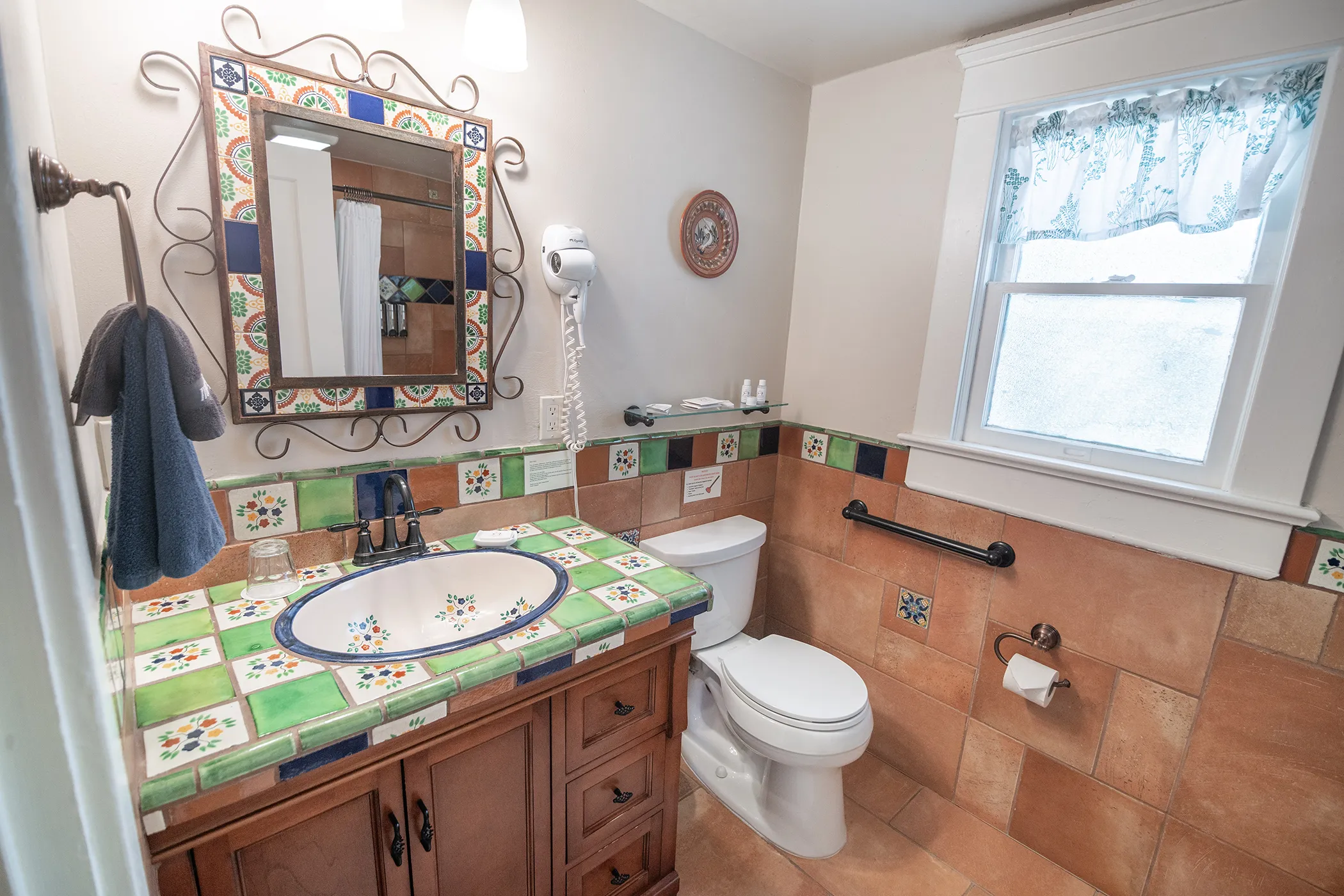 cottage-2-bathroom-4