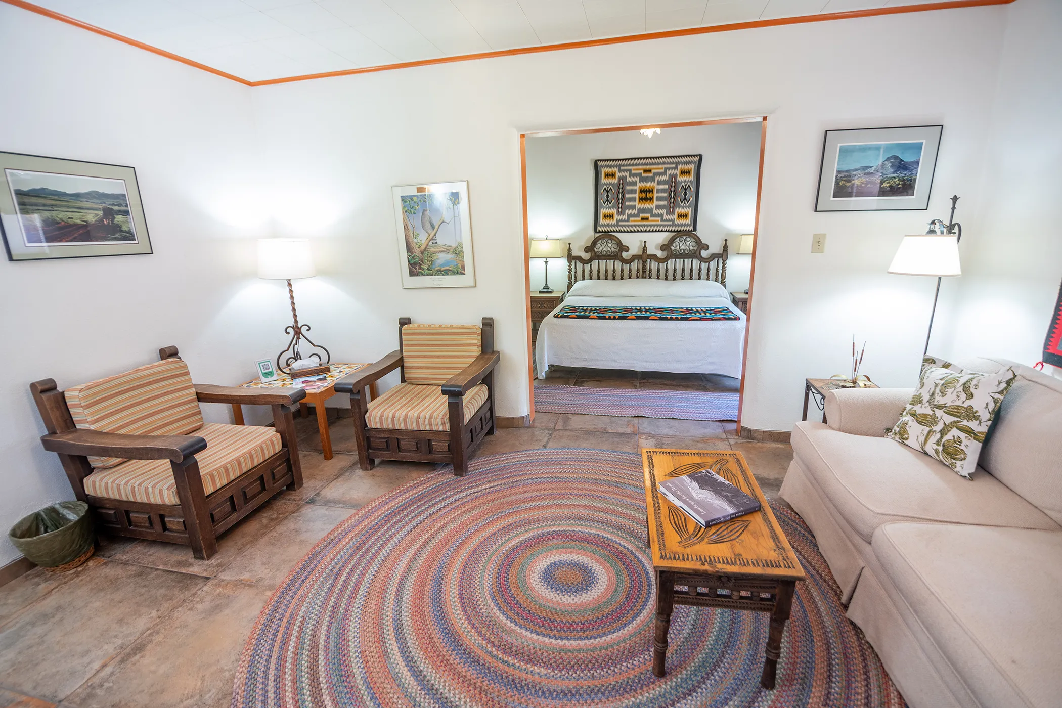 lucias-suite-living-1