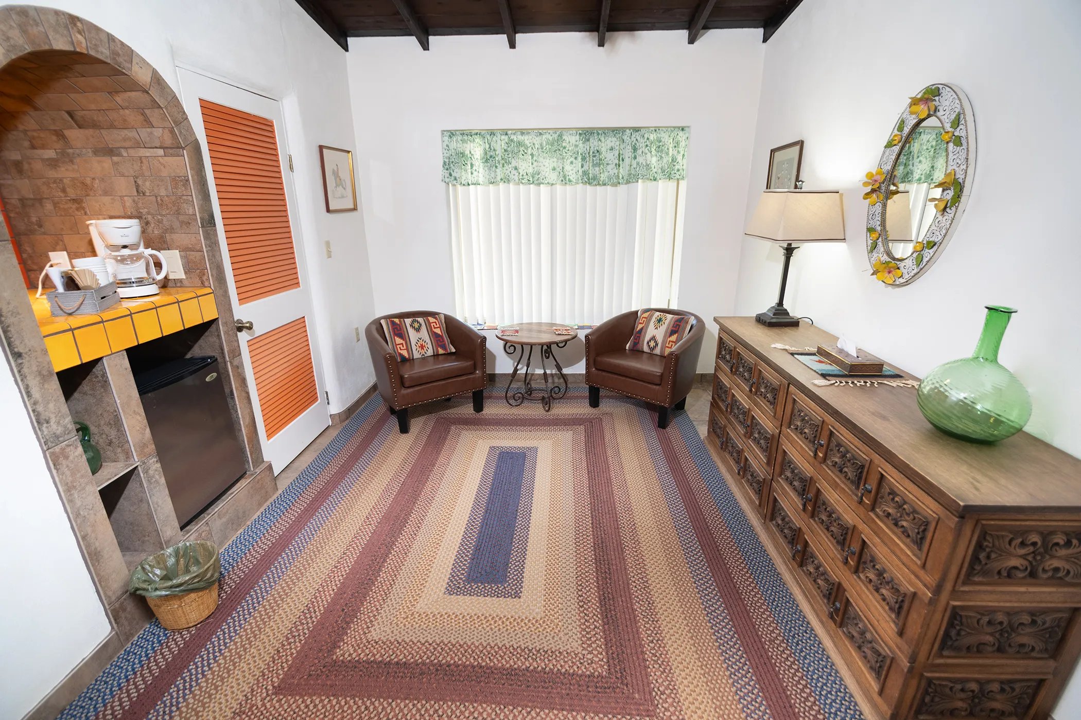 lucias-suite-living-3